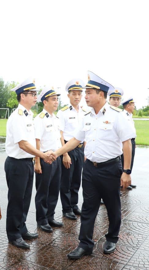 Chuẩn Đô đốc Nguyễn Văn Bách kiểm tra Trung tâm 47