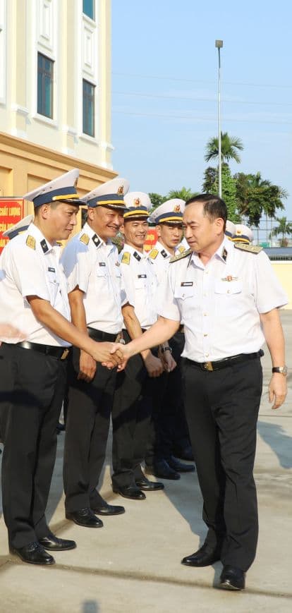 Phó Đô đốc Trần Thanh Nghiêm thăm, kiểm tra Đoàn Văn công Hải quân