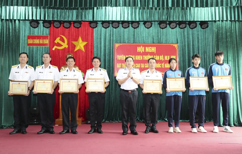 Bộ Tư lệnh Hải quân tuyên dương, khen thưởng cán bộ, HLV, VĐV đạt thành tích quốc tế