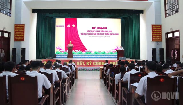 Kiểm tra kết quả xây dựng đơn vị vững mạnh toàn diện tại Trường Cao đẳng Kỹ thuật Hải quân