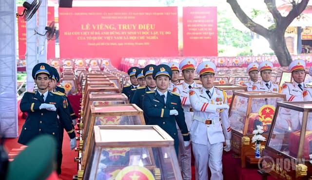 Trang trọng Lễ viếng, truy điệu và an táng 731 hài cốt liệt sĩ tìm thấy tại Công viên Lê Thị Riêng