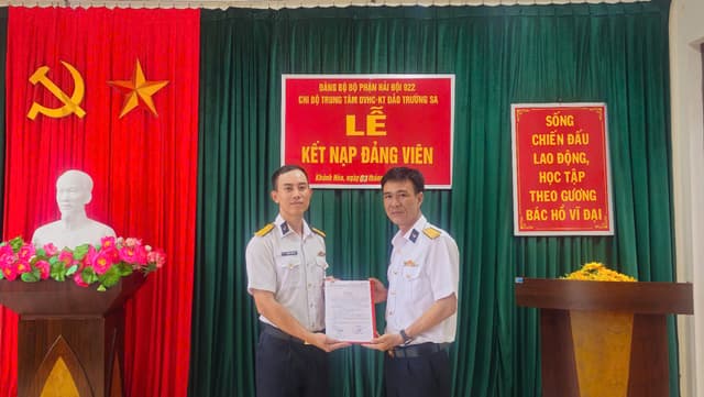 Tự hào kết nạp Đảng ở Trường Sa