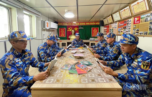Khơi nguồn tri thức, bồi đắp bản lĩnh người lính biển