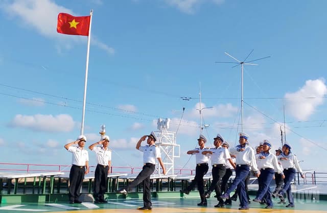 Vùng 2 Hải quân: Vui Tết Độc lập, sẵn sàng chiến đấu cao
