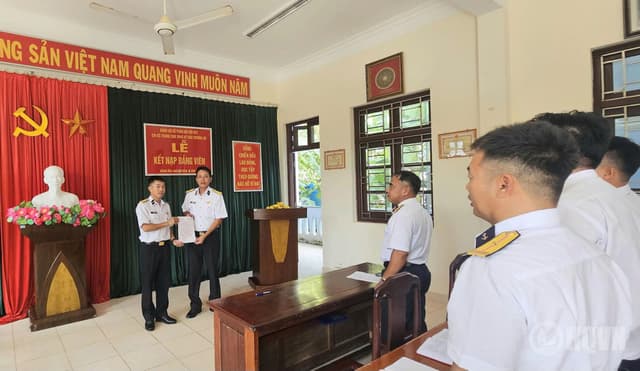 Tự hào kết nạp Đảng ở đảo Trường Sa