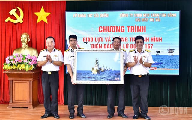 Lữ đoàn 167 giao lưu với Công ty TNHH MTV Cảng Tân Cảng - Cái Mép Thị Vải