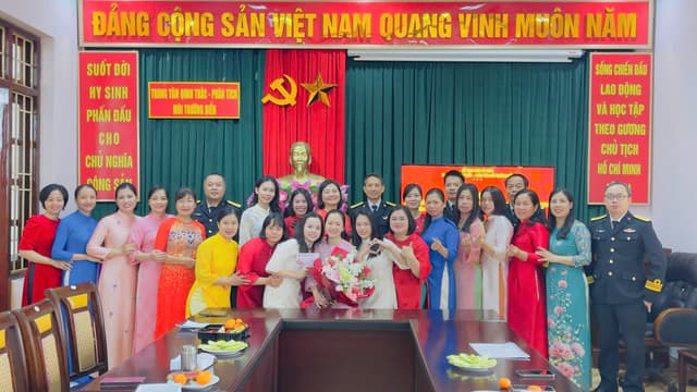 Trung tâm Quan trắc - Phân tích Môi trường biển chào mừng Ngày Quốc tế phụ nữ