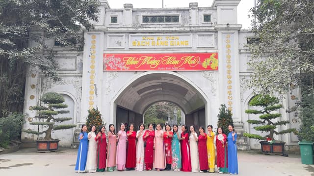 Trung tâm Quan trắc - Phân tích Môi trường biển chào mừng Ngày Quốc tế phụ nữ