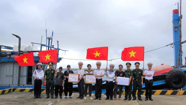 TRƯỜNG SA MÙA GIÓ CHƯỚNG