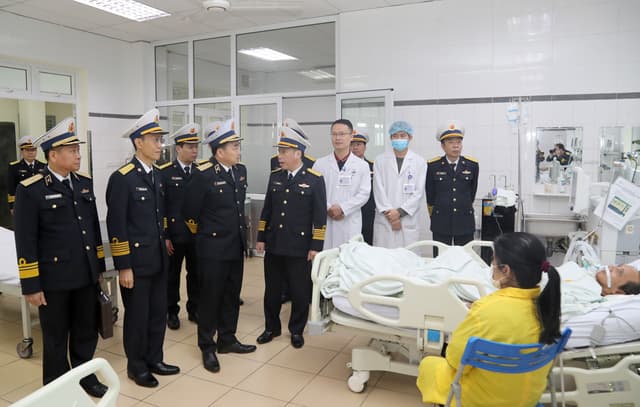 Phó Đô đốc Trần Thanh Nghiêm thăm, chúc Tết các đơn vị khu vực Hải Phòng