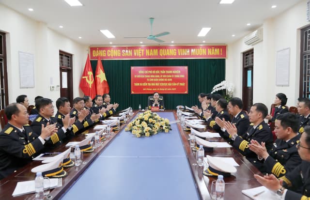 Tư lệnh Hải quân thăm, kiểm tra Nhà máy X28