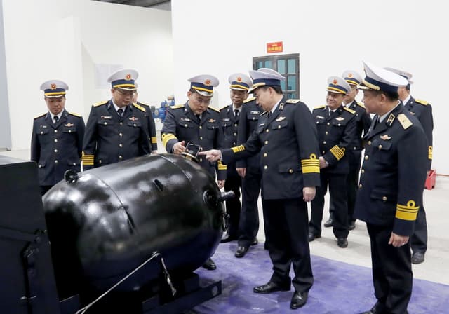 Tư lệnh Hải quân thăm, kiểm tra Nhà máy X28