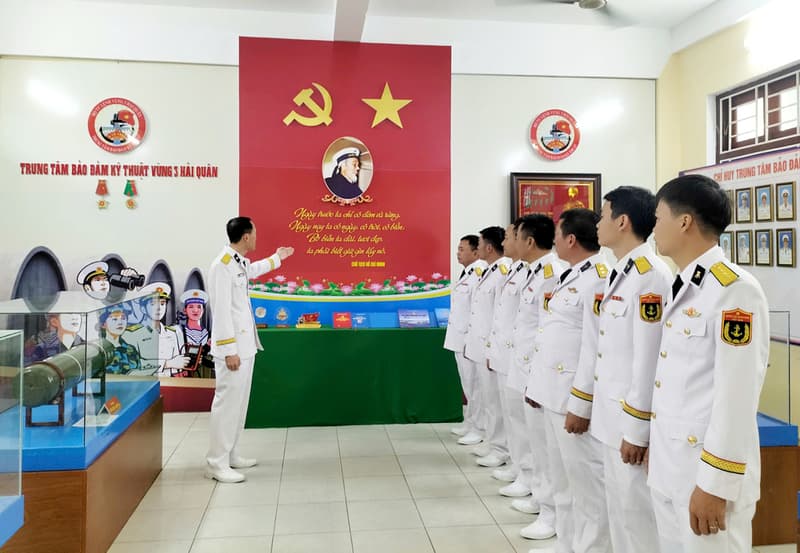 Vùng 3 Hải quân đẩy mạnh giáo dục truyền thống, duy trì sẵn sàng chiến đấu dịp lễ 22/12