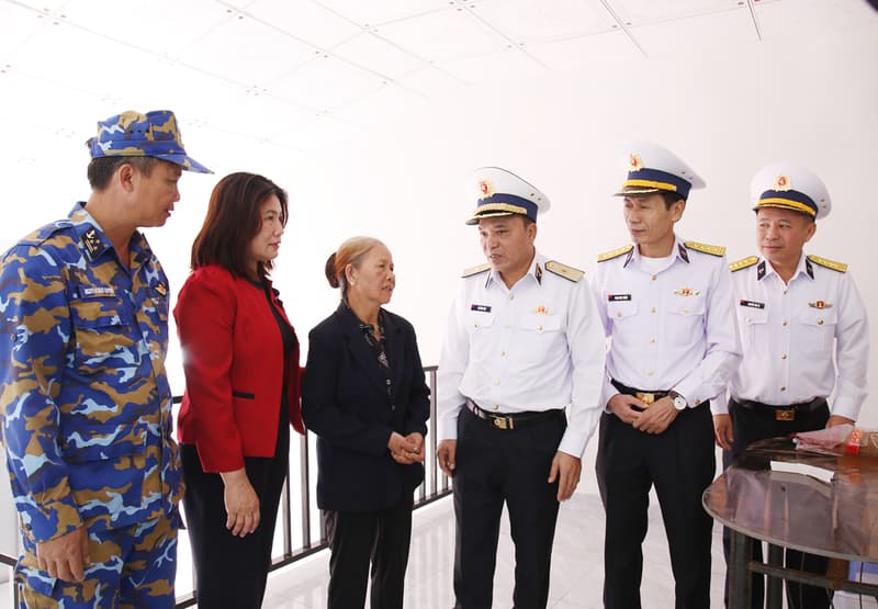 Chuẩn Đô đốc Đỗ Văn Yên dự lễ khánh thành và bàn giao nhà trong "Chiến dịch Quang Trung" tại tỉnh Gia Lai