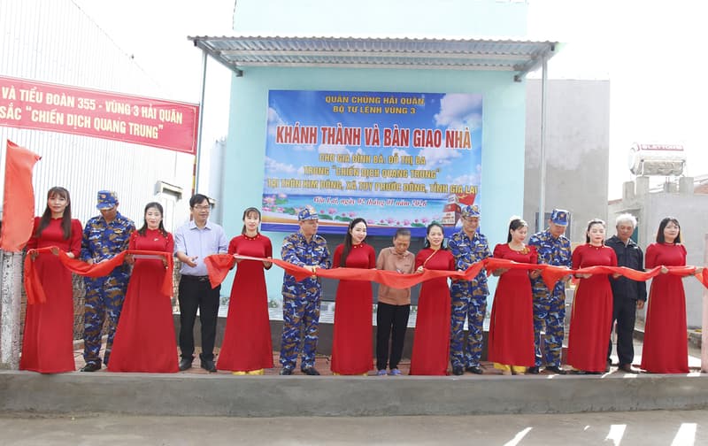Vùng 3 Hải quân khánh thành, bàn giao nhà cho bà con vùng lũ tỉnh Gia Lai