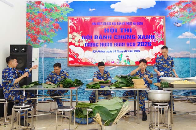 Sôi nổi hội thi gói bánh chưng xanh ở các đơn vị