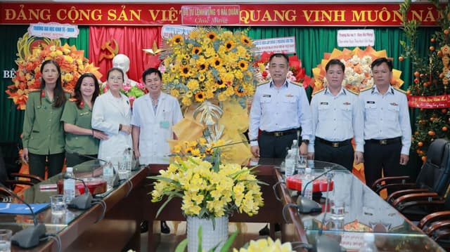 Vùng 3 chúc mừng các cơ sở y tế nhân Ngày Thầy thuốc Việt Nam 27/2