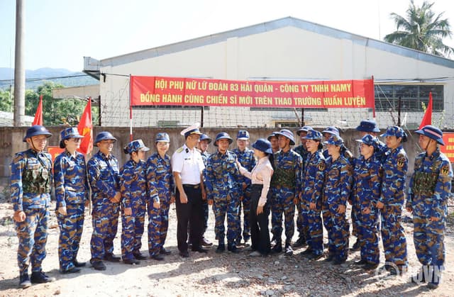Lữ đoàn 83 và Công ty Namy Đà Nẵng đồng hành cùng chiến sĩ mới trên thao trường huấn luyện