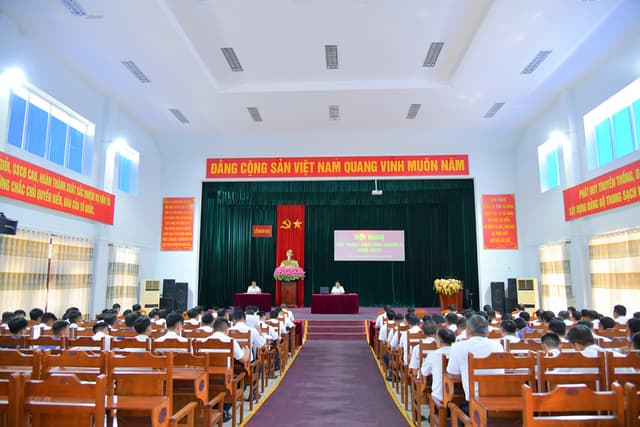 Lữ đoàn 955 tổ chức đối thoại dân chủ tháng 5
