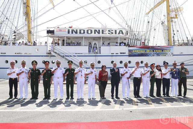 Tàu Hải quân Indonesia thăm TP. Hồ Chí Minh