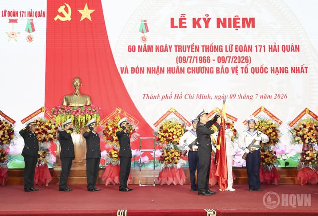 Lữ đoàn 171 đón nhận Huân chương Bảo vệ Tổ quốc hạng Nhất