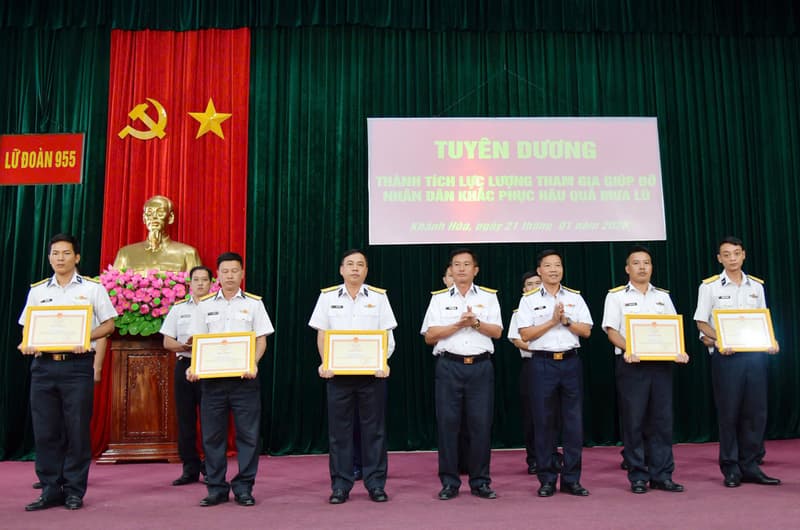 Lữ đoàn 955 tuyên dương 29 quân nhân tiêu biểu trong tham gia giúp dân khắc phục hậu quả mưa lũ