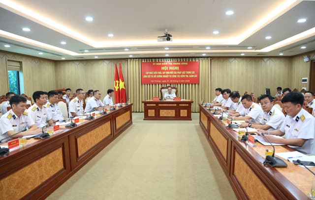 Cập nhật kiến thức, quy định mới của pháp luật trong các lĩnh vực và bồi dưỡng nghiệp vụ công tác kiểm tra, giám sát