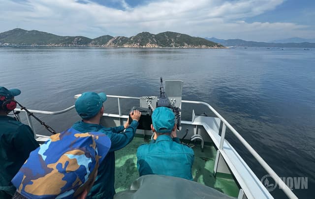 Lữ đoàn 955 kiểm tra bắn đạn thật cho các tàu Hải đội Dân quân thường trực