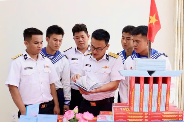 Lữ đoàn 127 hưởng ứng Ngày sách và Văn hóa đọc Việt Nam