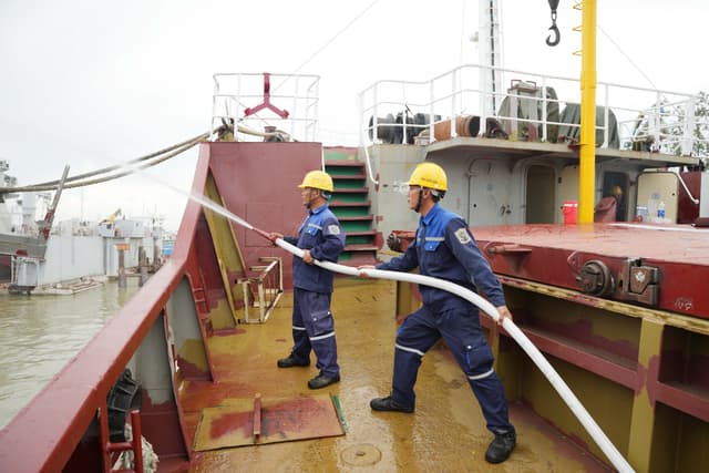 Nhà máy X55 luyện tập phương án phòng, chống cháy nổ và bảo vệ môi trường