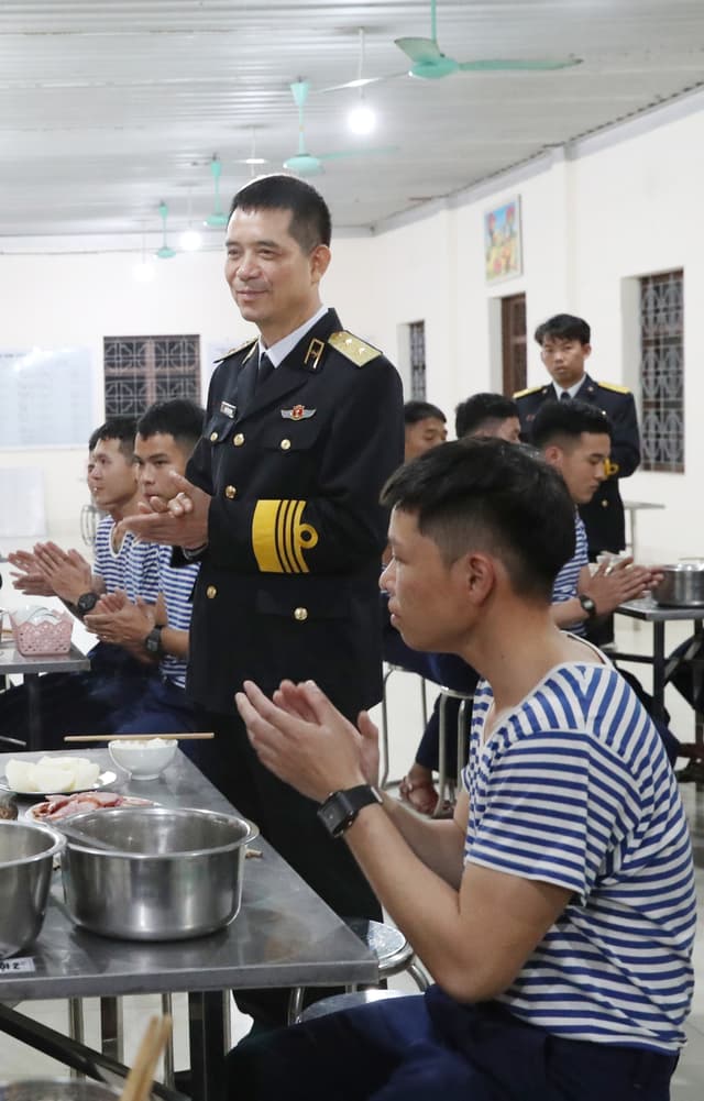 Phó Đô đốc Nguyễn An Phong thăm, chúc tết Lữ đoàn 131