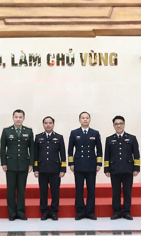 Thủ trưởng Bộ Tư lệnh Hải quân tiếp Tùy viên Quốc phòng Trung Quốc tại Việt Nam