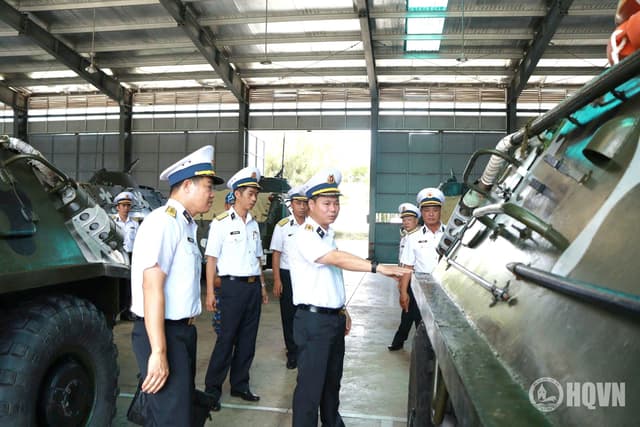Kiểm tra đơn vị vững mạnh toàn diện “mẫu mực, tiêu biểu” tại Lữ đoàn 101