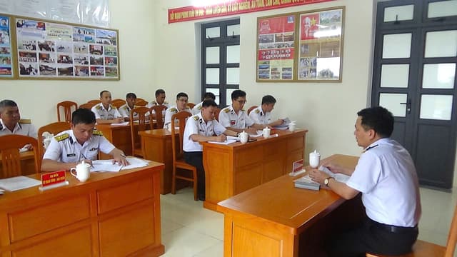 Trạm ra đa 525 duy trì tốt nền nếp chính quy, làm chủ trang bị kỹ thuật