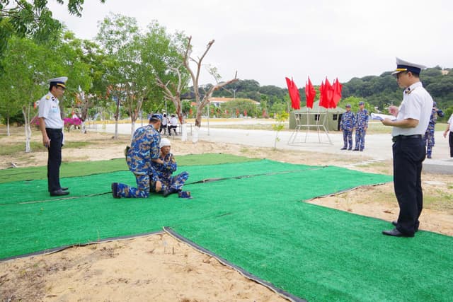 Chấm thi 4 chuyên ngành hậu cần tại Lữ đoàn 957
