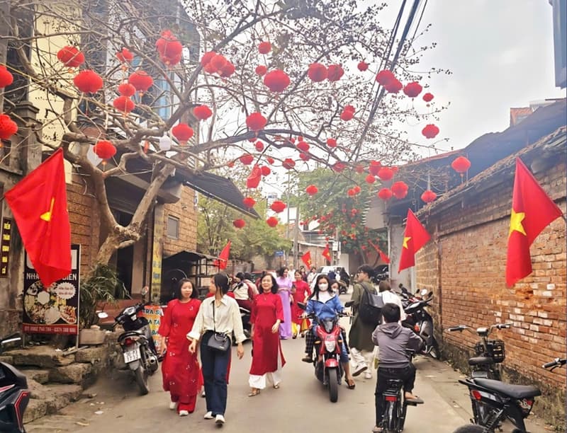 Tổ quốc quanh ta