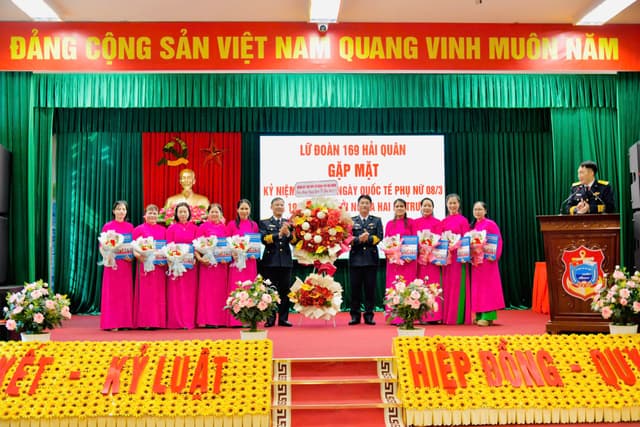 Lữ đoàn 169 gặp mặt kỷ niệm 116 năm Ngày quốc tế phụ nữ 8/3