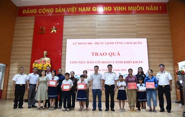 Lữ đoàn 680 thực hiện tốt công tác dân vận tại đặc khu Lý Sơn