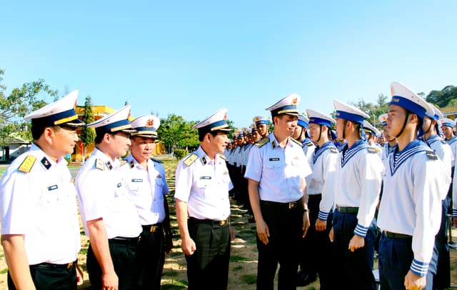 VỮNG VÀNG TRƯỚC MUÔN TRÙNG SÓNG