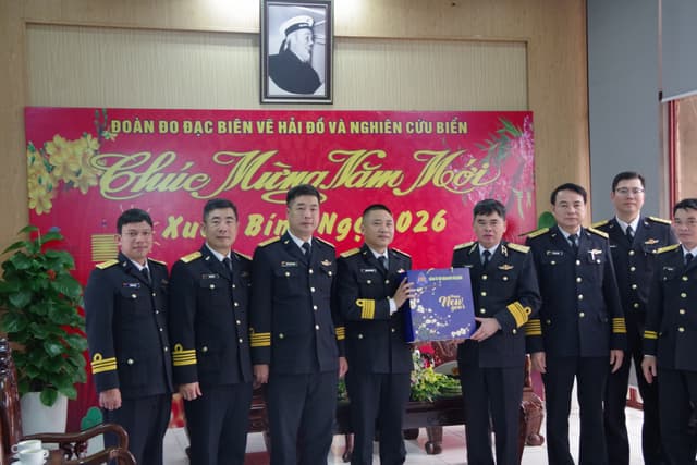 Bộ Tham mưu Hải quân kiểm tra, chúc Tết Đoàn Đo đạc biên vẽ hải đồ và nghiên cứu biển