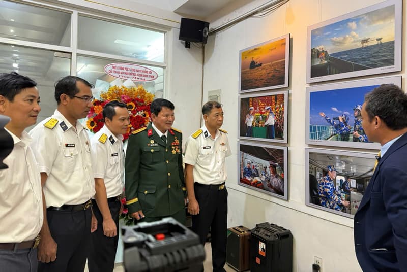 Triển lãm “Sức trẻ trên biển đảo Tổ quốc”