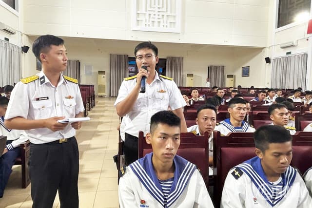 Tọa đàm “Tuổi trẻ Lữ đoàn 162 - Tư tưởng vững vàng, kỷ luật nghiêm minh, an toàn tuyệt đối”