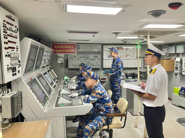 Lữ đoàn 162: Hội thi khởi động máy chính đầu năm mới