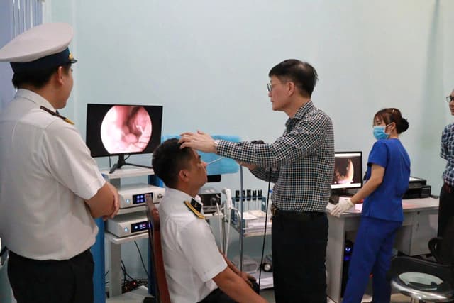 Bệnh viện Tai Mũi Họng Trung ương khảo sát tại Bệnh xá Lữ đoàn 101