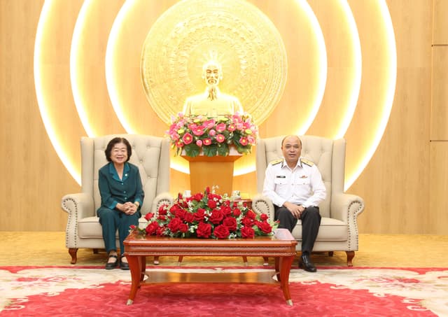 Gặp mặt trao đổi thông tin phối hợp hoạt động giữa Quân chủng Hải quân và Quỹ học bổng Vừ A Dính