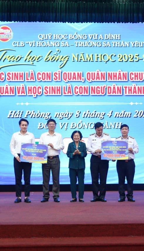 Học bổng Vừ A Dính: Ngọn lửa thắp sáng ước mơ cho những "mầm xanh" nơi đầu sóng