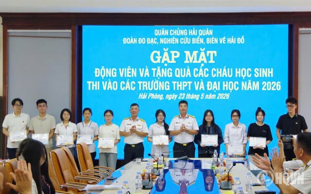 Đoàn Đo đạc, nghiên cứu biển, biên vẽ hải đồ gặp mặt các cháu học sinh thi THPT và đại học