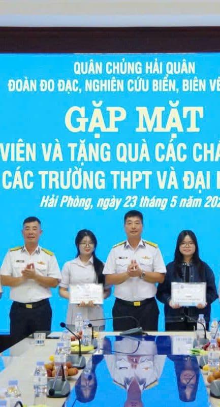 Đoàn Đo đạc, nghiên cứu biển, biên vẽ hải đồ gặp mặt các cháu học sinh thi THPT và đại học