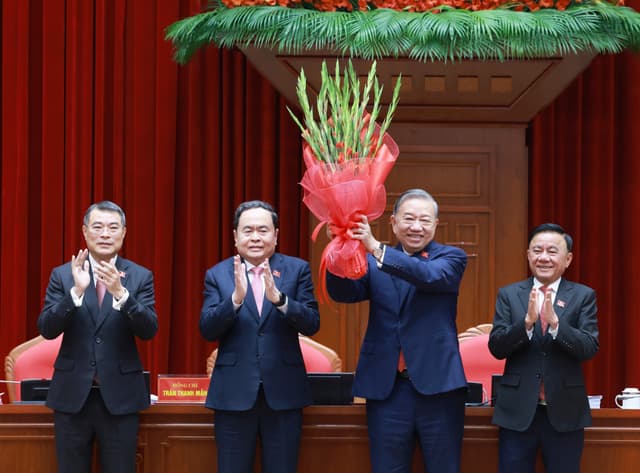 Nhất thể hóa lãnh đạo cấp cao ở Việt Nam: Xu thế không thể đảo ngược - Kỳ 1: Nhân dân mong chờ - Kẻ xấu lu loa