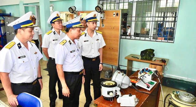 Đánh giá cơ sở đề tài chế tạo hệ thống nguồn thiết bị quang điện tử
